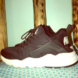 Black Nike Huaraches